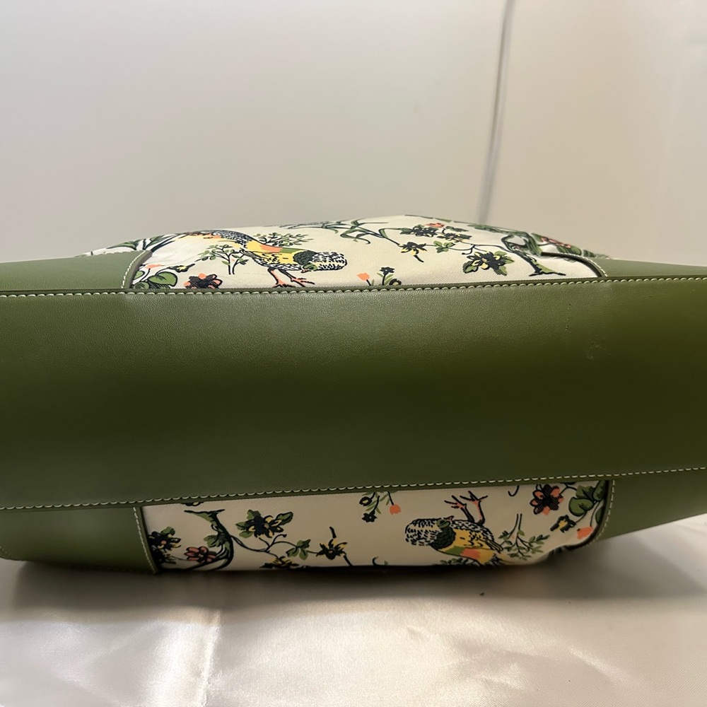 Tory Burch Green and Cream Tote Bag - Picture 7 of 7